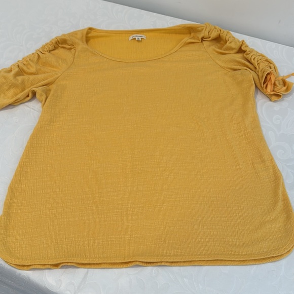 🌟3/$15🌟 Max Studio Ruched Sleeve Top. Size L. - Picture 4 of 12